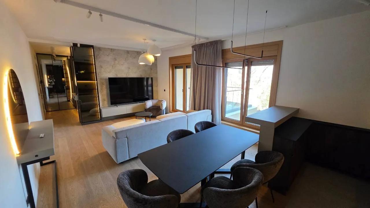 Квартира 3-комнатная Врачар ул. Pasterova 95 м²