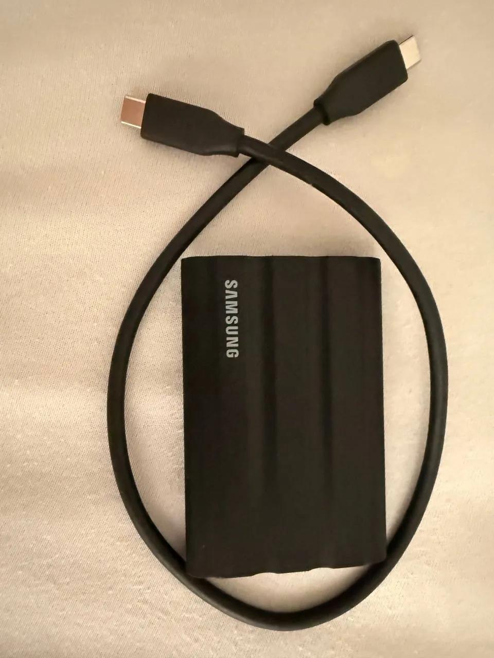 SSD Samsung T7 Shield и HDD Toshiba 2 ТБ