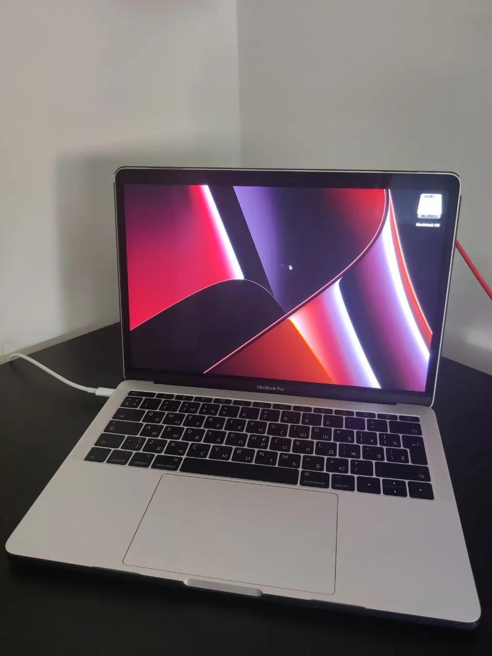 MacBook Pro 13 2017 8 ГБ 128 ГБ битые пиксели Белград