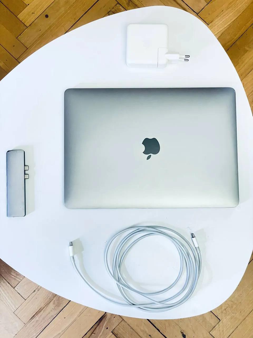 MacBook Pro 13 2019 i5 16 ГБ 128 ГБ Space Gray