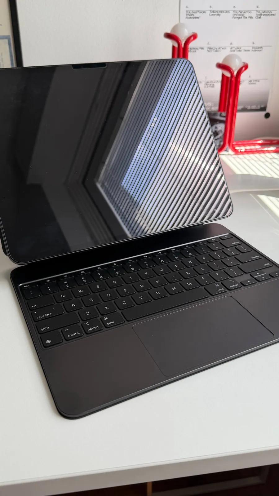 Magic Keyboard для iPad Pro M4 и M5 как новая