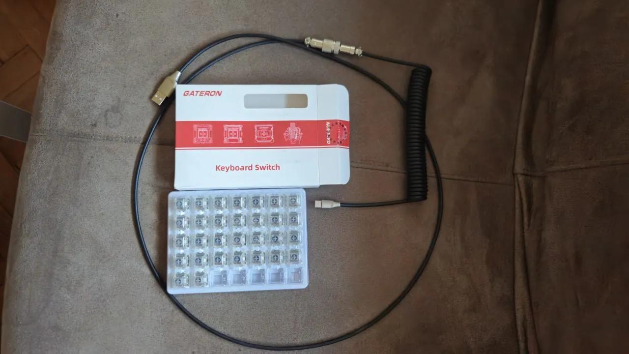 Свичи Gateron G Pro 3.0 Silver и кабель