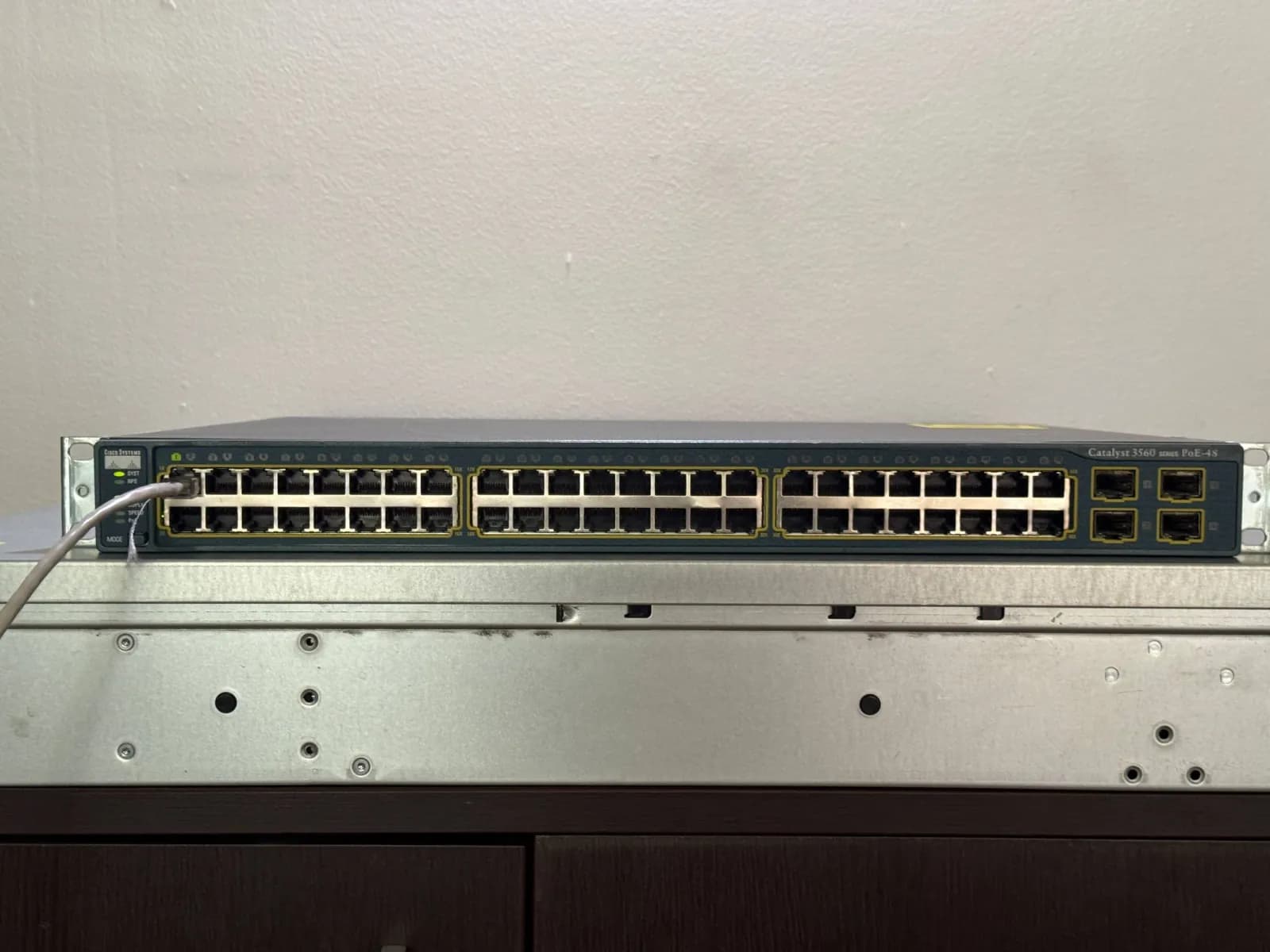 Cisco Catalyst WS-C3560-48PS-S коммутатор