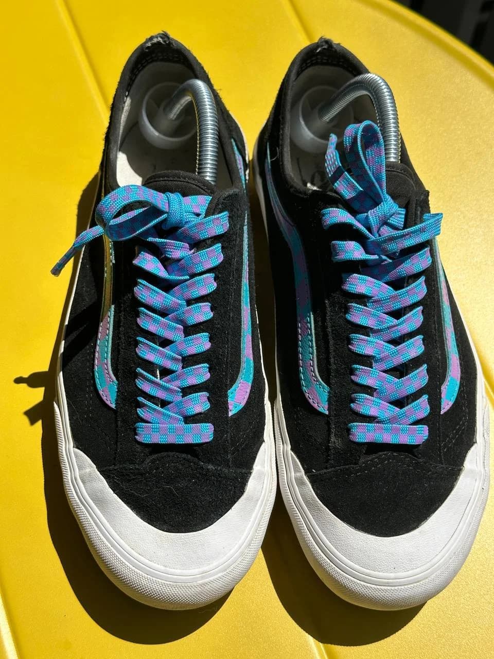 Кроссовки Vans и футболка Supreme