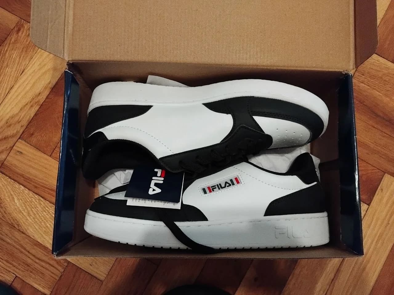 Кроссовки Fila 40 новые