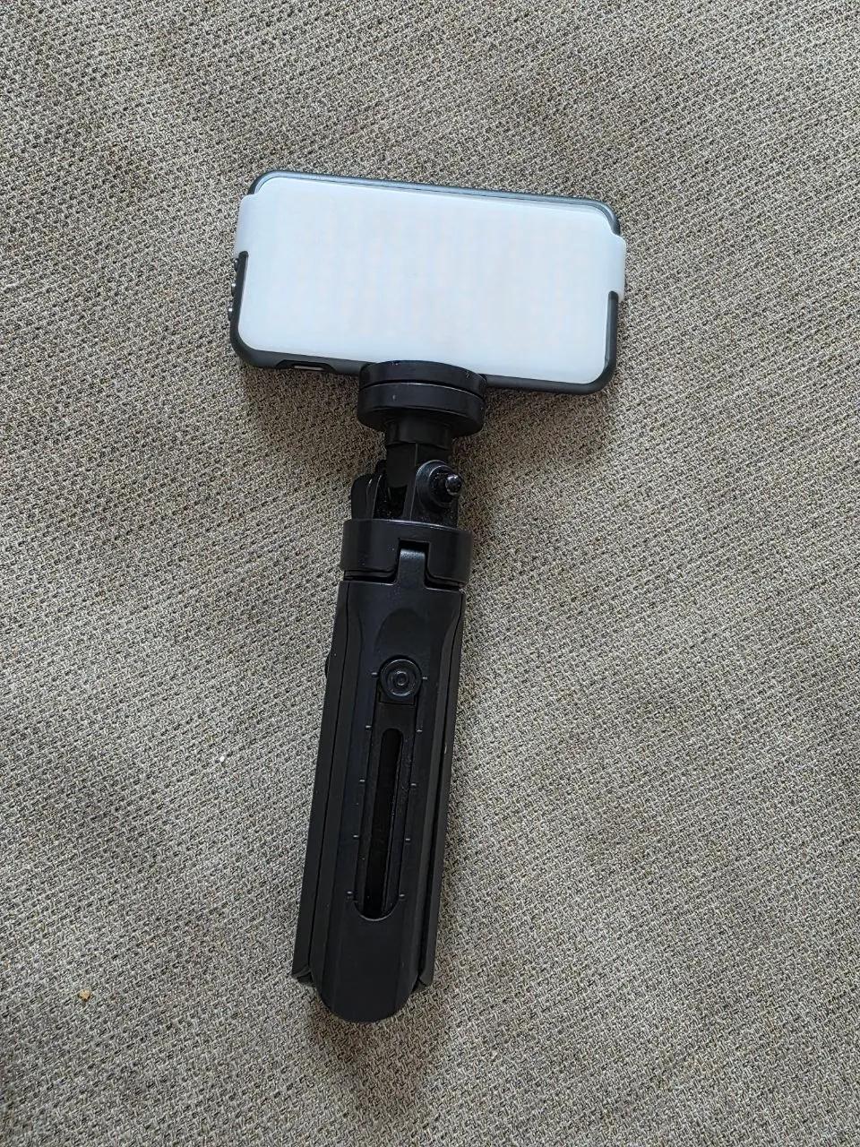 LED-лампа Jelly Comb с треногой