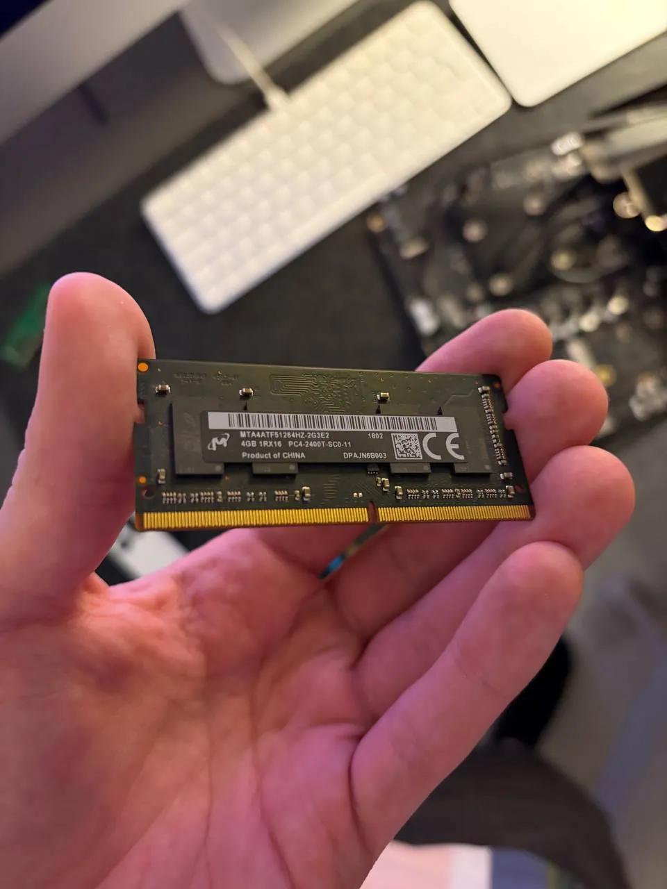 Оперативная память 2x4GB DDR4 и SSD 32GB