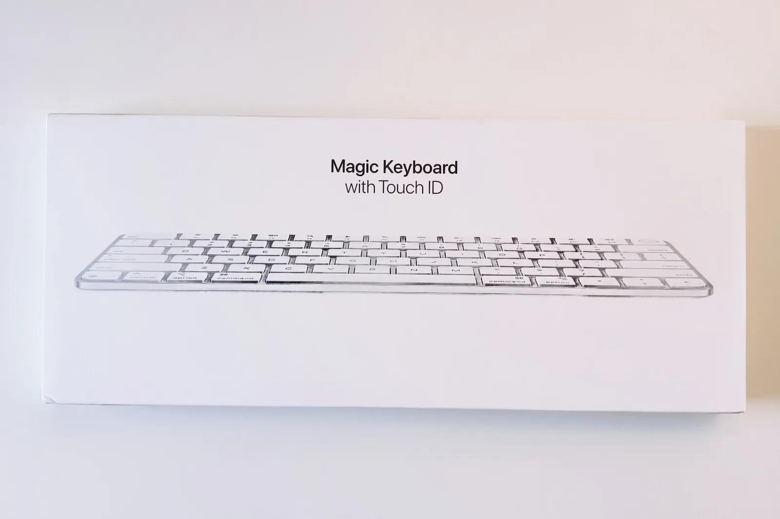 Клавиатура Apple Magic Keyboard с Touch ID Silver новая, русская раскладка