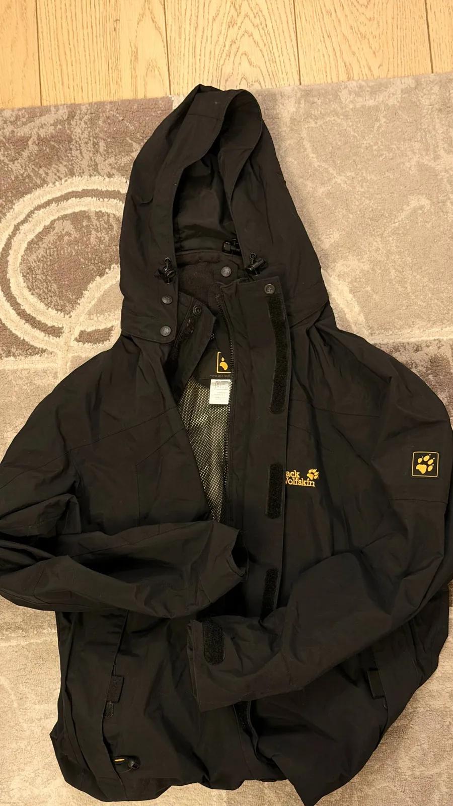 Куртка Jack Wolfskin мужская чёрная M-L