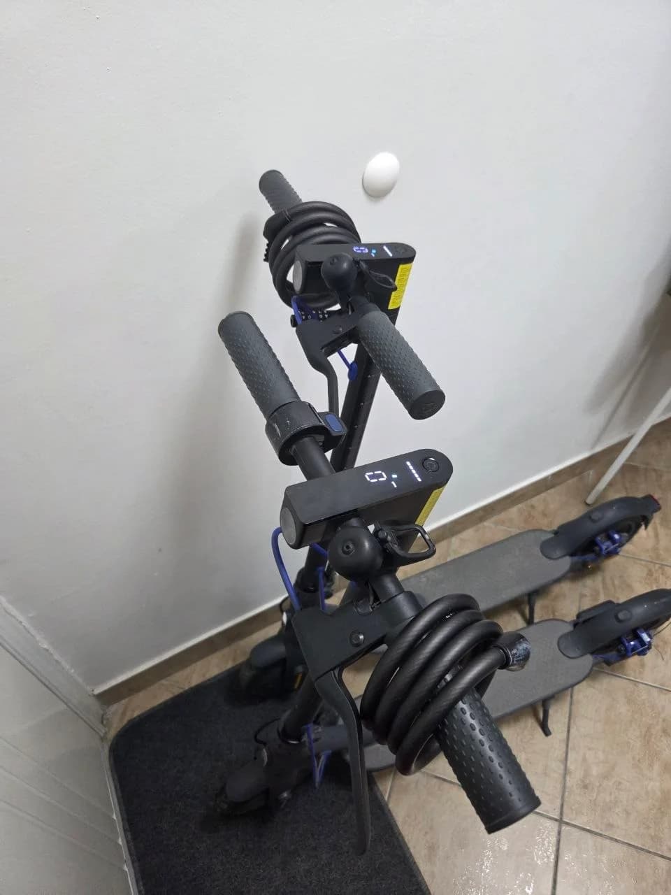 Два самоката Xiaomi Scooter 3