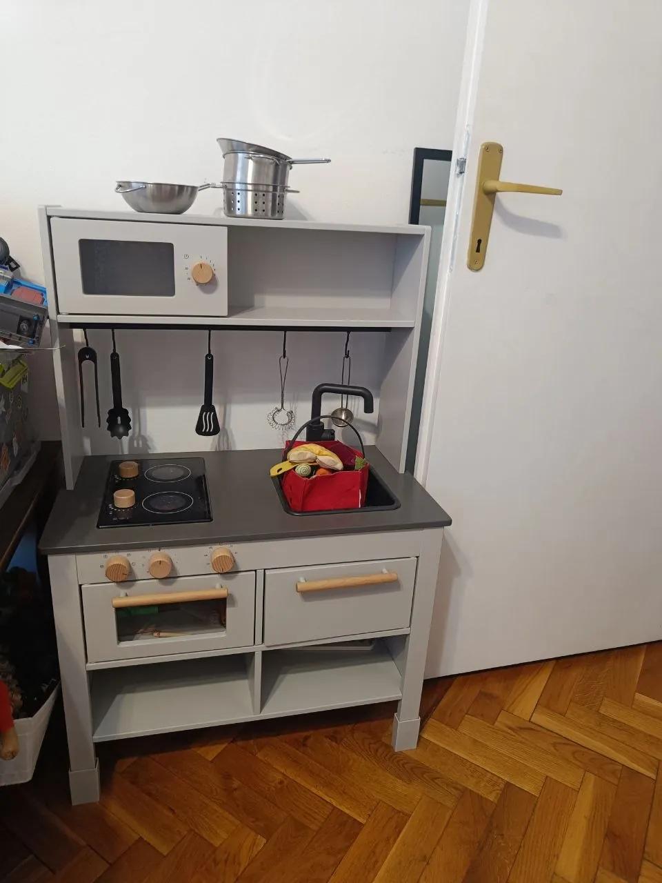Детская игровая кухня IKEA SILLTRUT с посудой