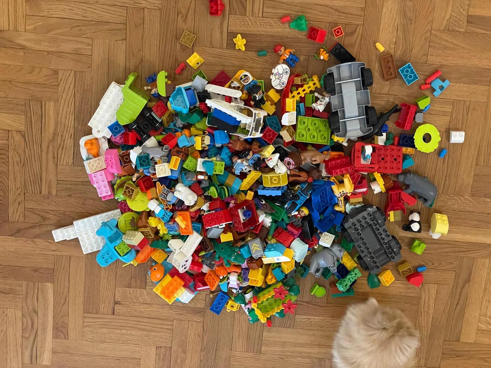 Большой набор LEGO DUPLO около 6 кг с двумя подложками