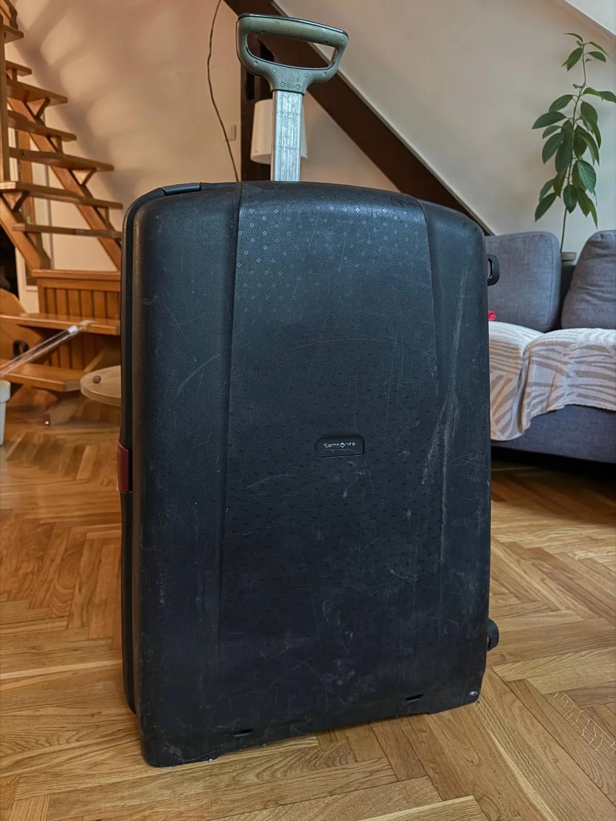 Чемодан XL Samsonite литой пластик