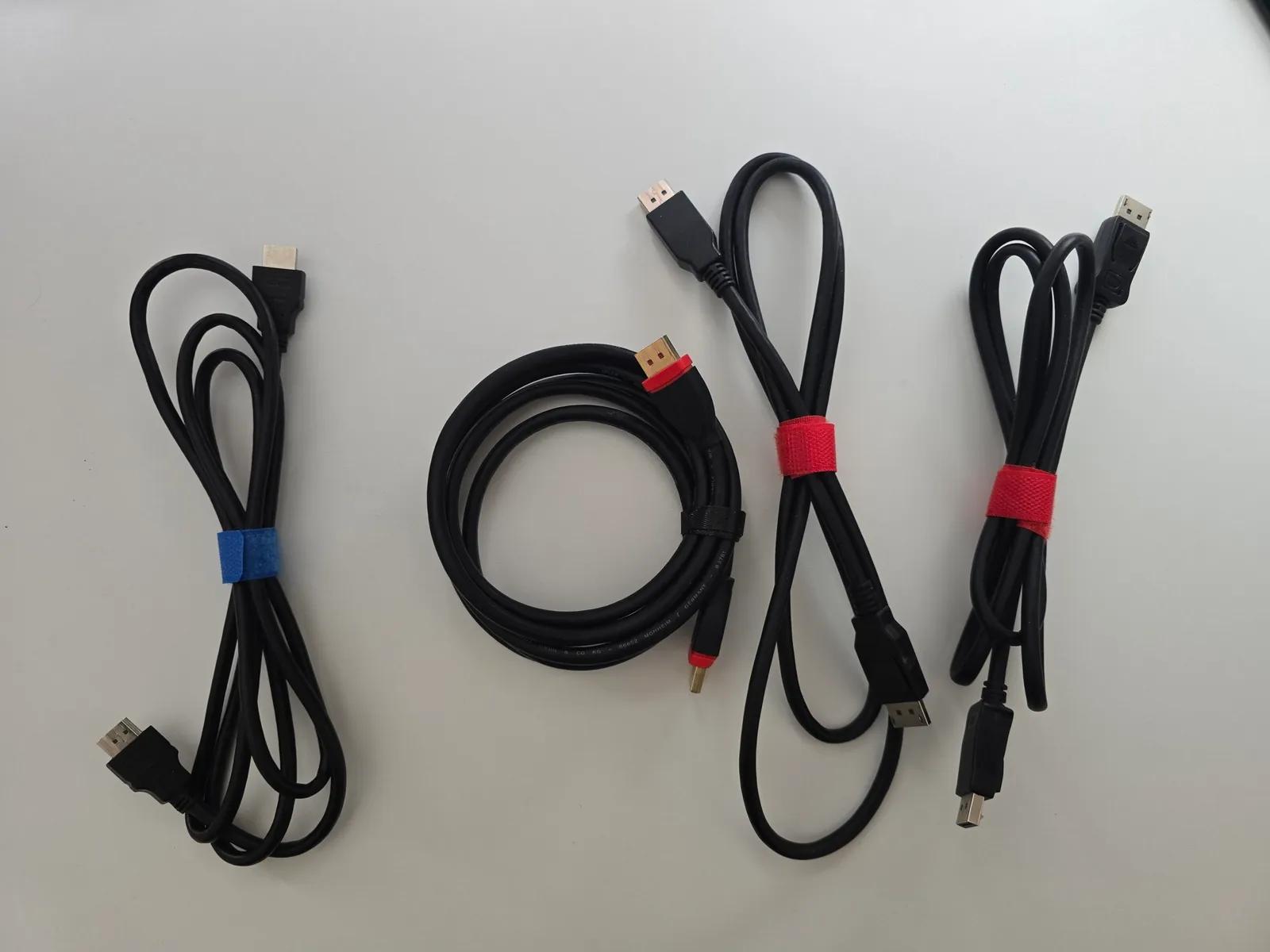 Кабели HDMI и DisplayPort для монитора Вождовац