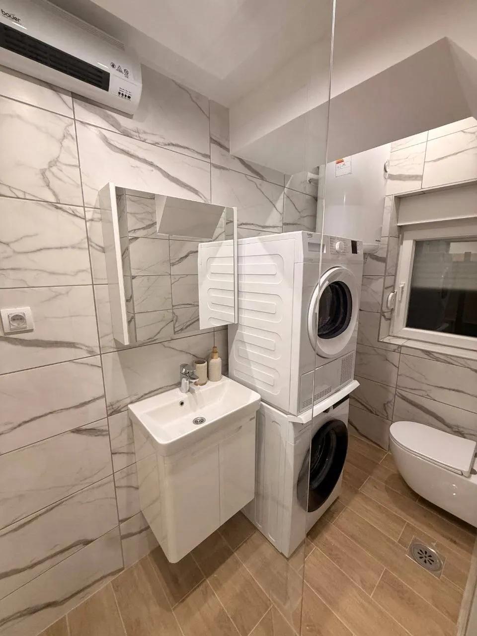 Трёхкомнатная квартира 50 м² Земун Cara Dusana