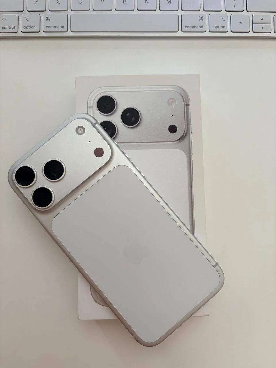 IPhone 17 Pro Max 256 ГБ Silver аккумулятор 96%