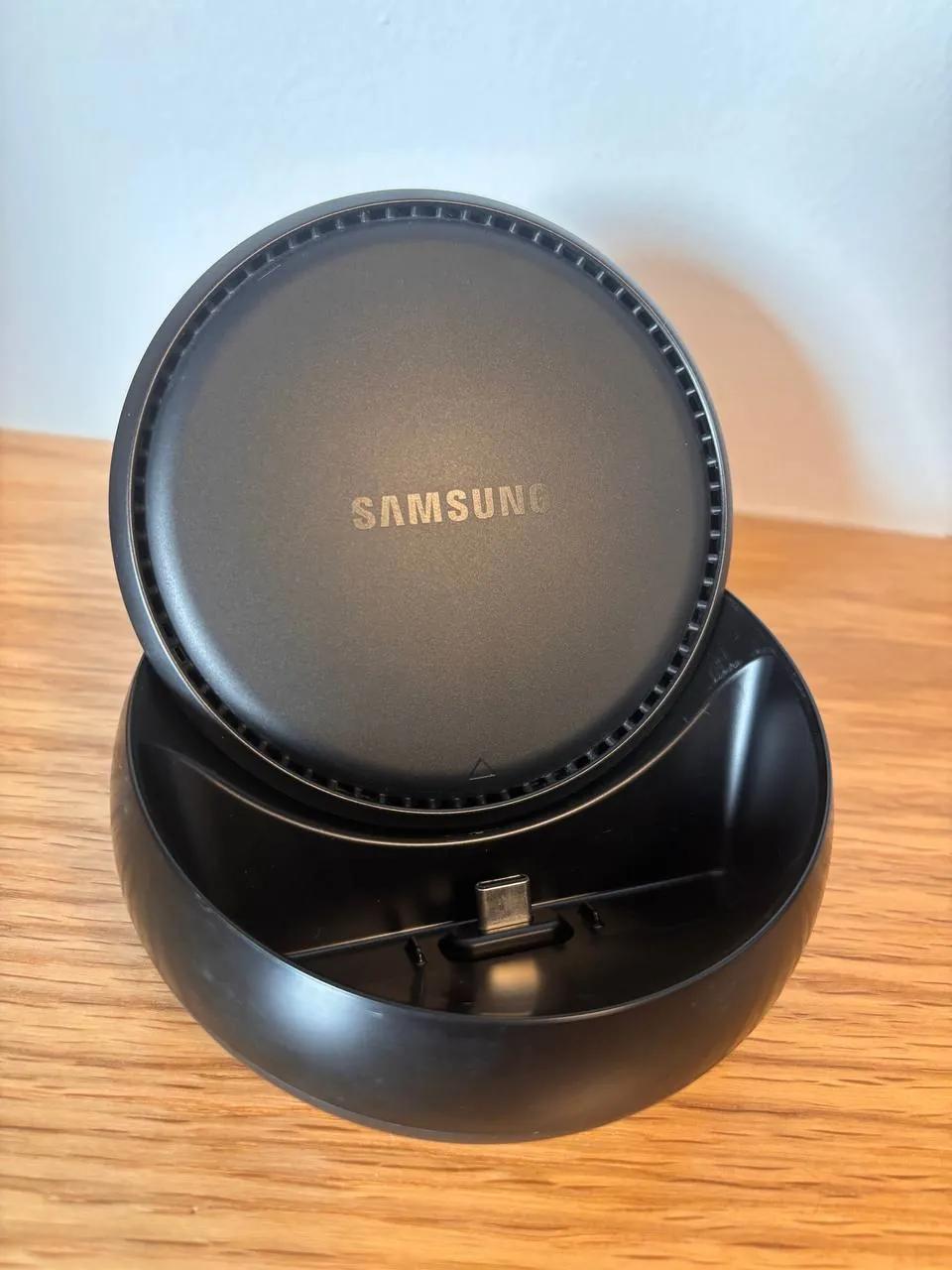 Мобильная рабочая станция Samsung DeX Station EE-MG950