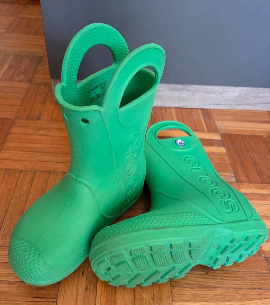 Детские сапоги и одежда Crocs и Decathlon, разные размеры