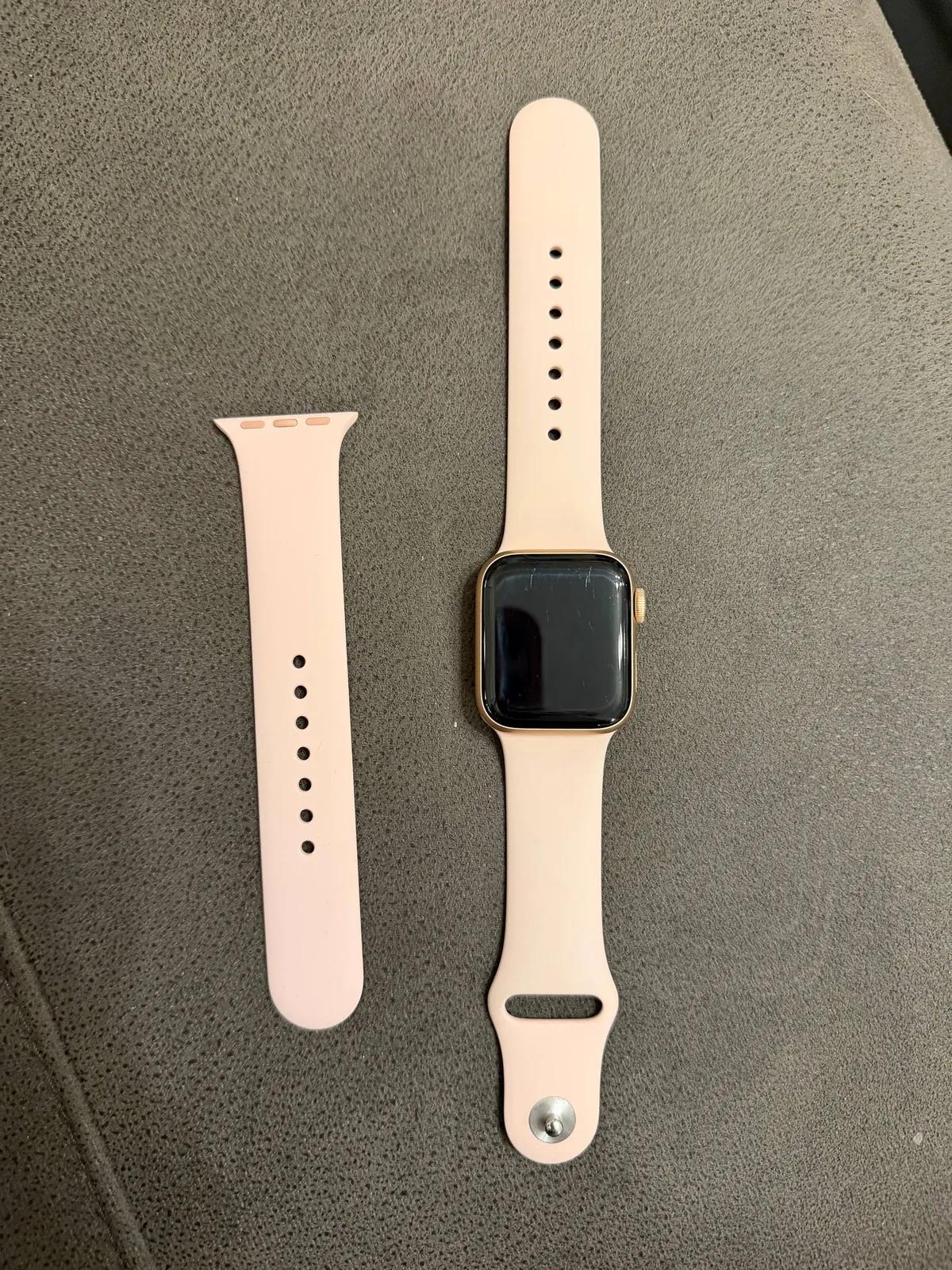 Apple Watch SE 40 мм Gold Новый Белград
