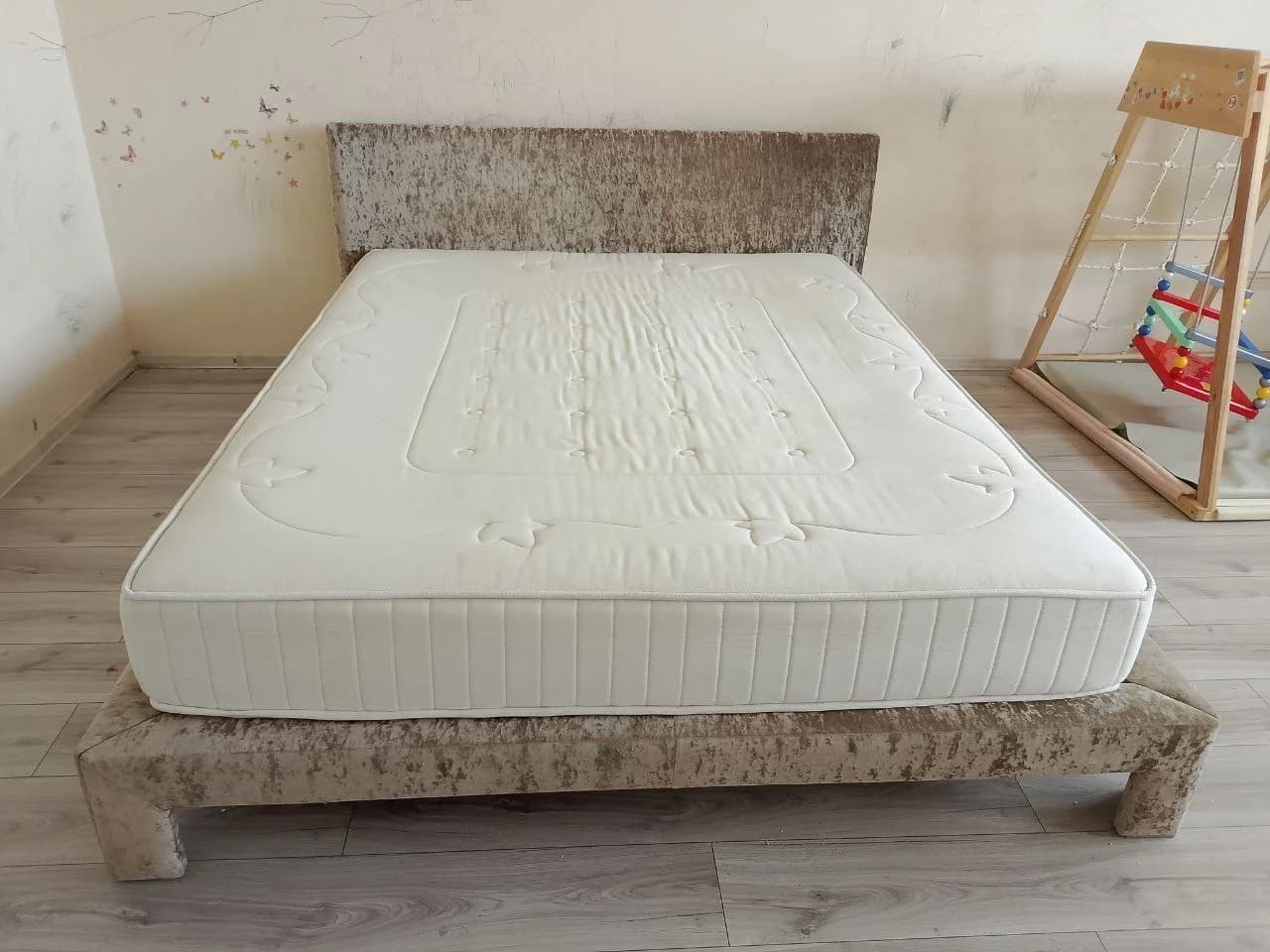 Кровать 180x220 с матрасом