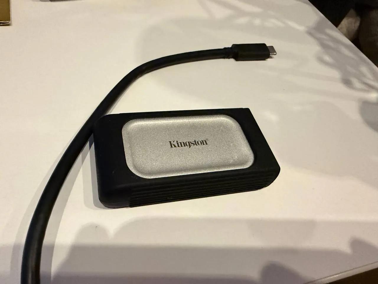 Портативный SSD Kingston XS2000 500 ГБ