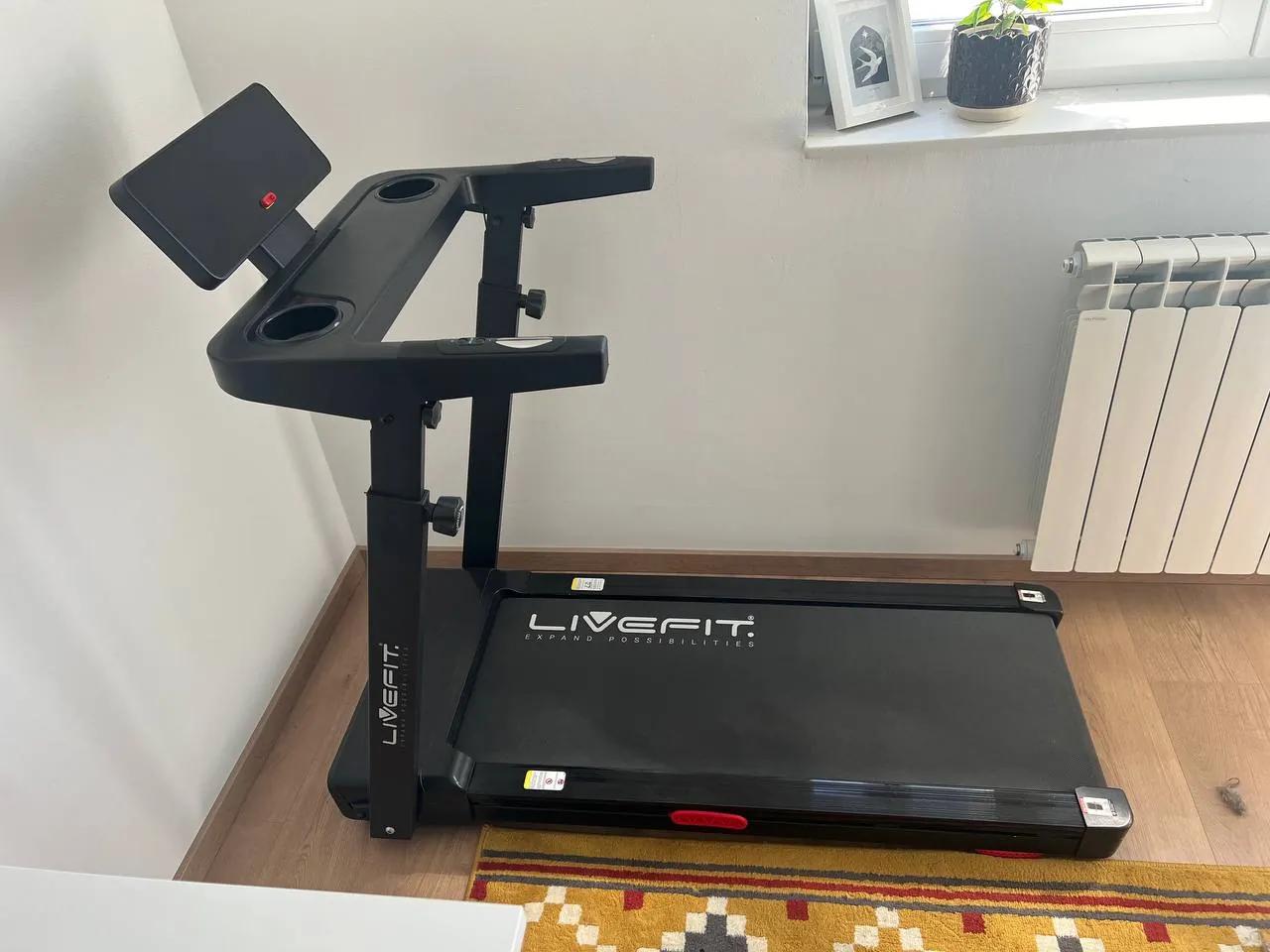 Беговая дорожка LIVEFIT TF-40104 с мотором и наклоном