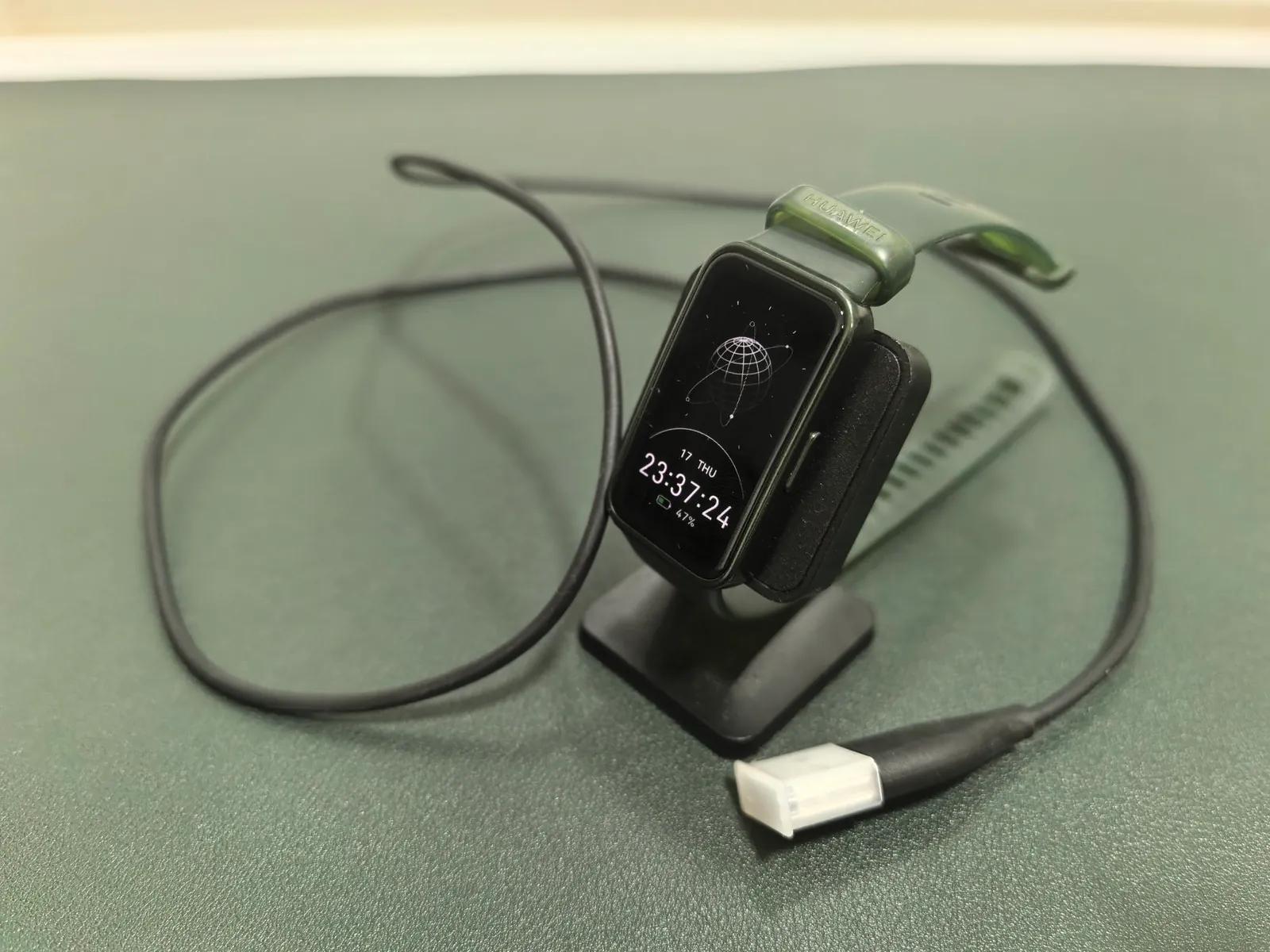 Смарт-браслет Huawei Band 8 тёмно-зелёный