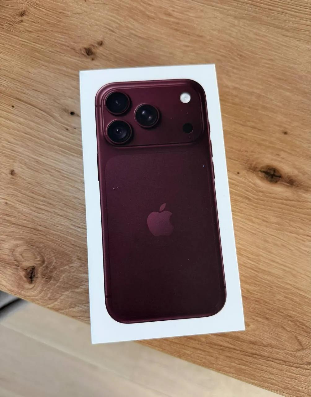 IPhone 18 Pro 256 ГБ нераспакованный бордовый Белград