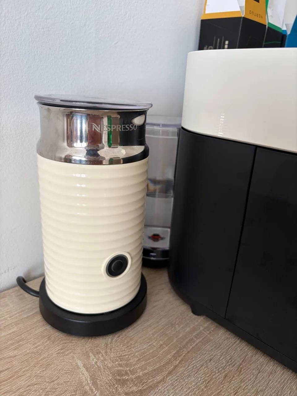 Капучинатор Nespresso почти новый Джерам Белград