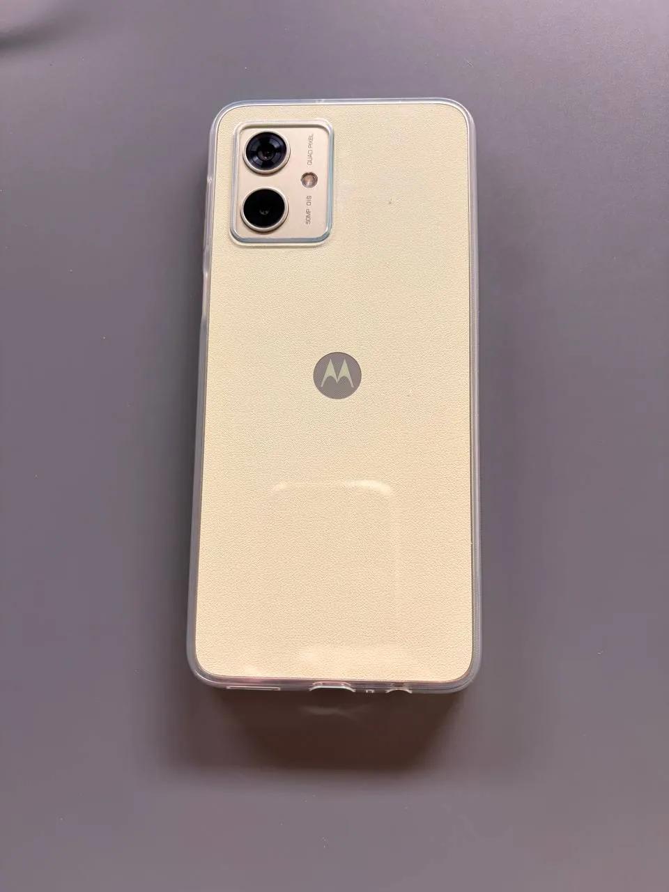 Два смартфона Motorola g54 и Edge 50 Fusion