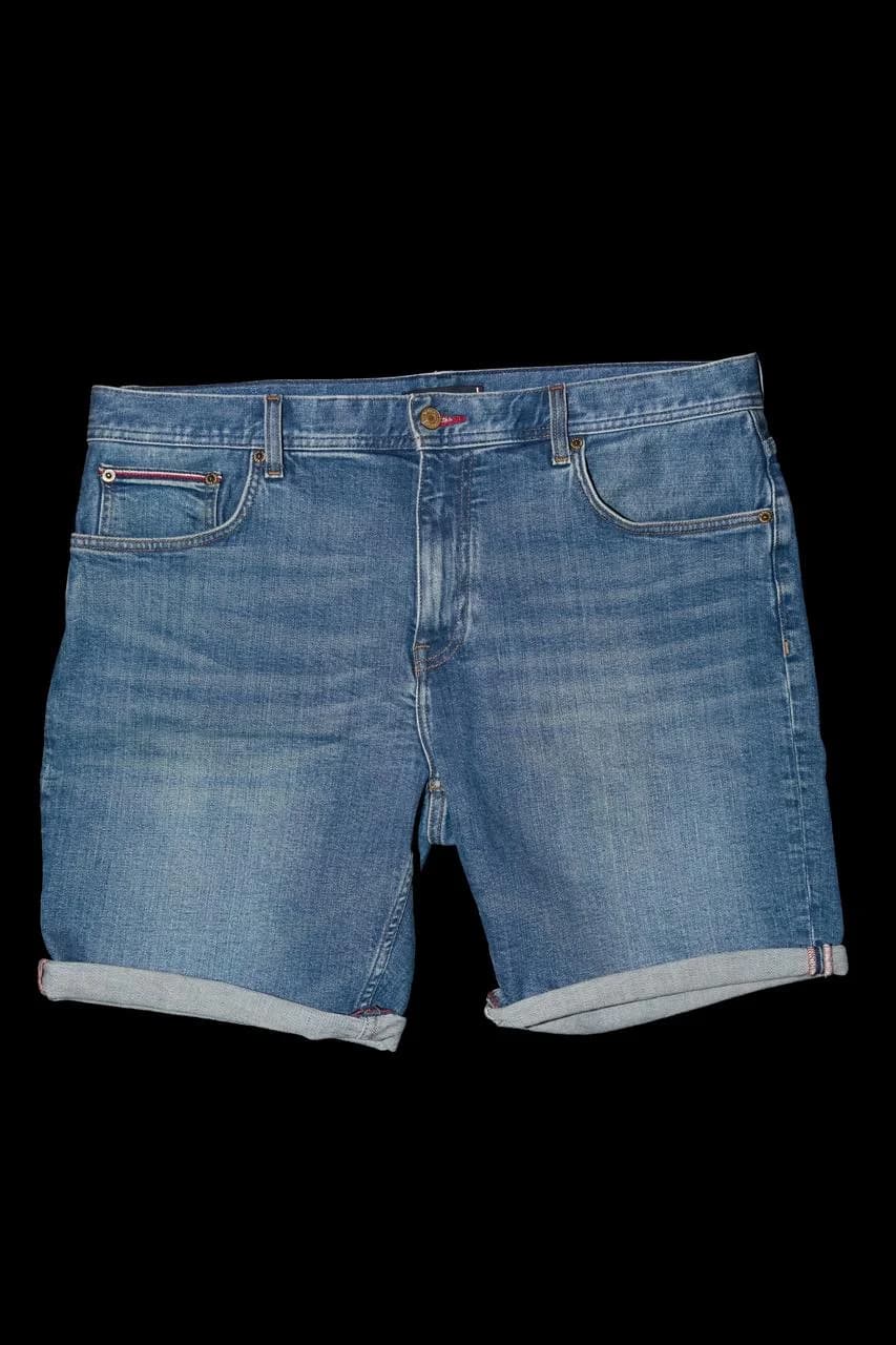 Шорты Tommy Hilfiger и брюки Zara