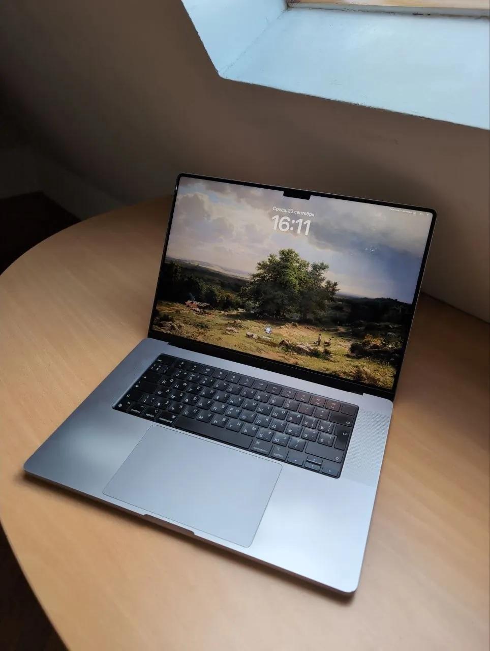 MacBook Pro 16 дюймов M1 Pro 32 ГБ 512 ГБ SSD