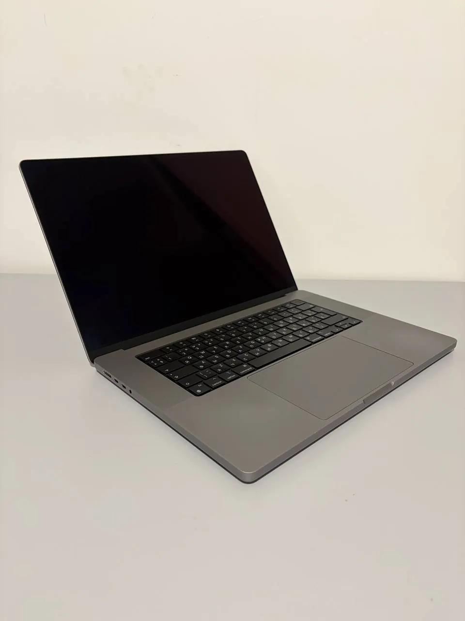 MacBook Pro 16 дюймов M1 2021 16 ГБ 512 ГБ