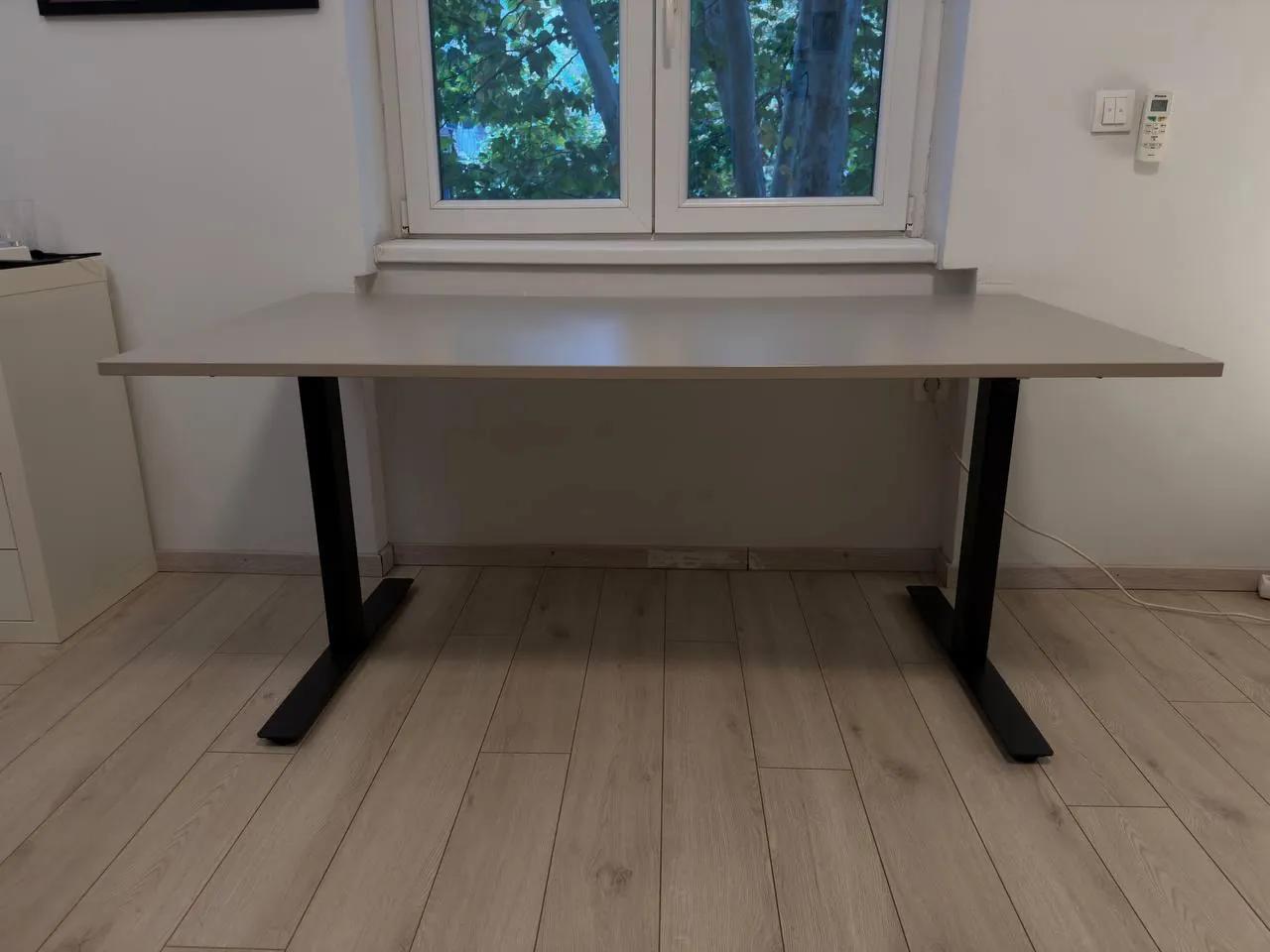 Рабочие столы и кресло IKEA Стари Град