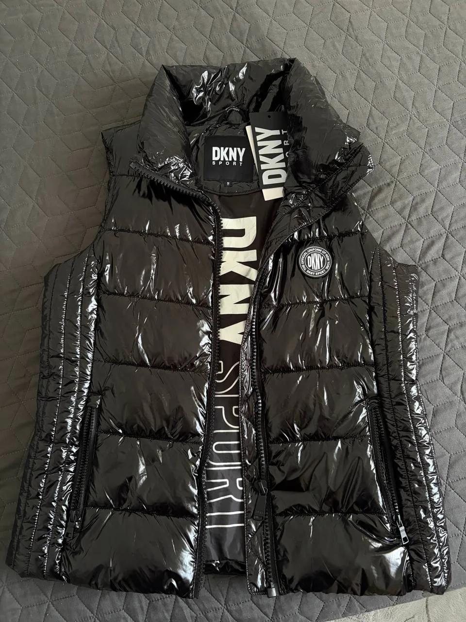 Новая жилетка DKNY размер M