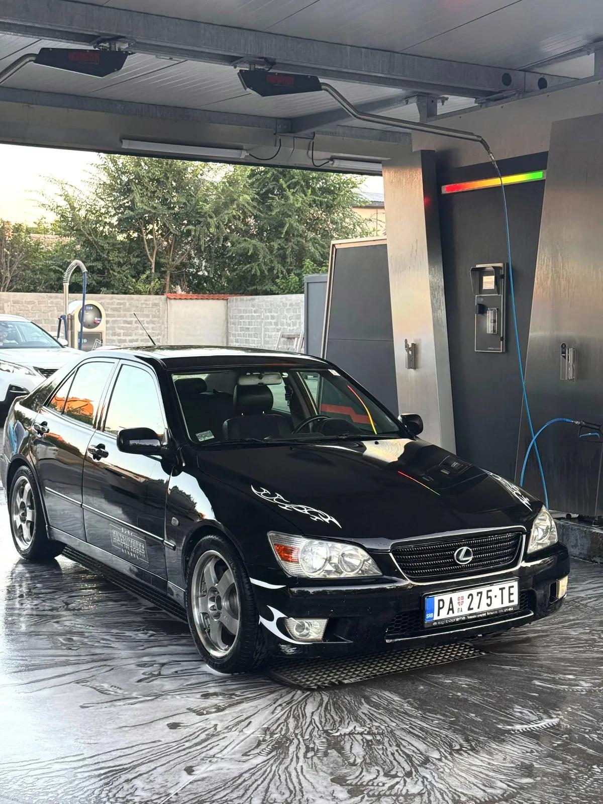 Lexus IS200 задний привод механика