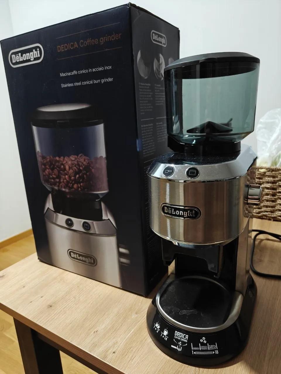 Кофемолка DeLonghi Dedica KG520.M с жерновами