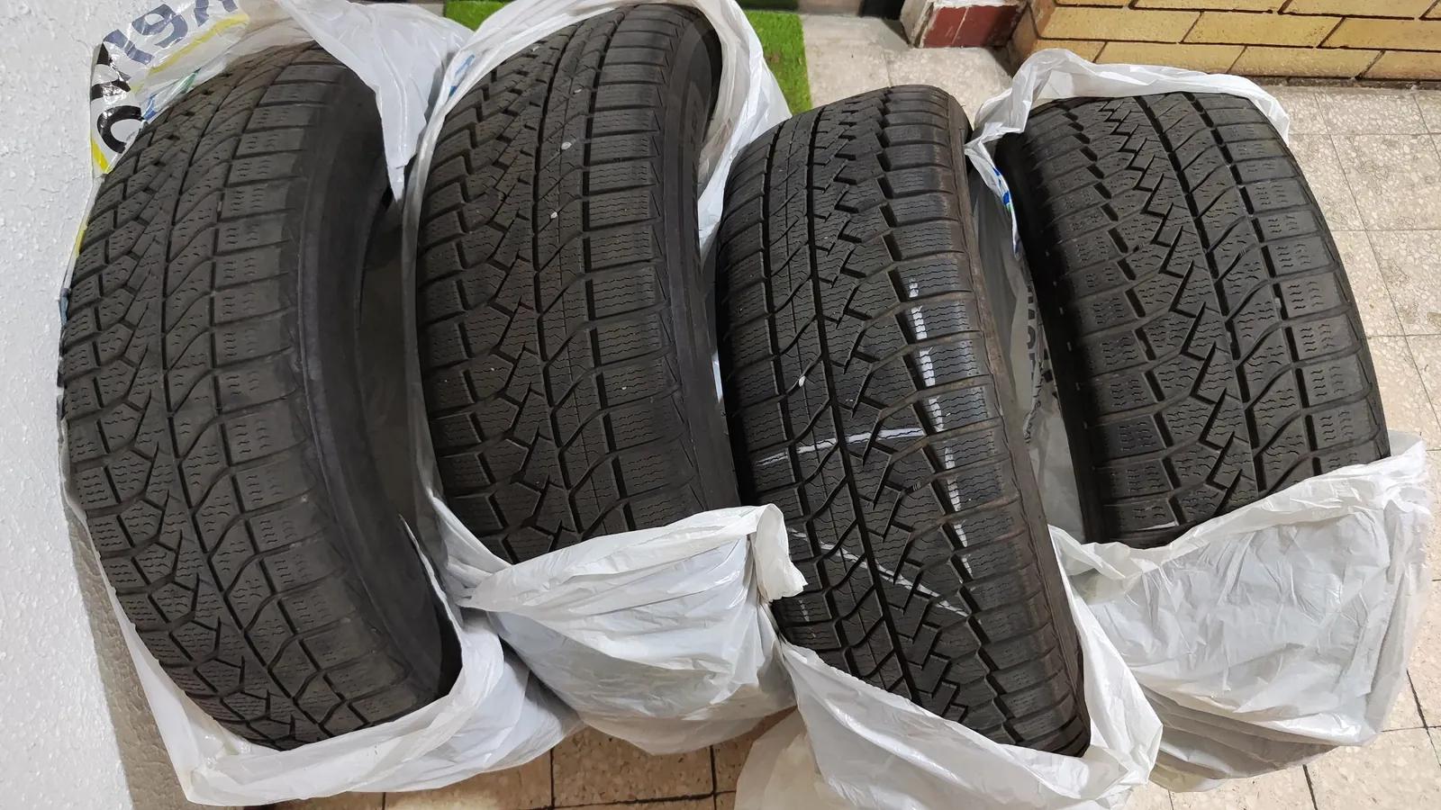 Зимние шины Goodride ZuperSnow Z-507 235/60 R18 четыре штуки