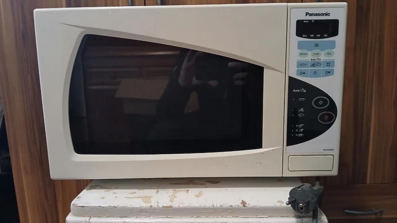 Микроволновка Panasonic NN-E252W 800 Вт 2007 год