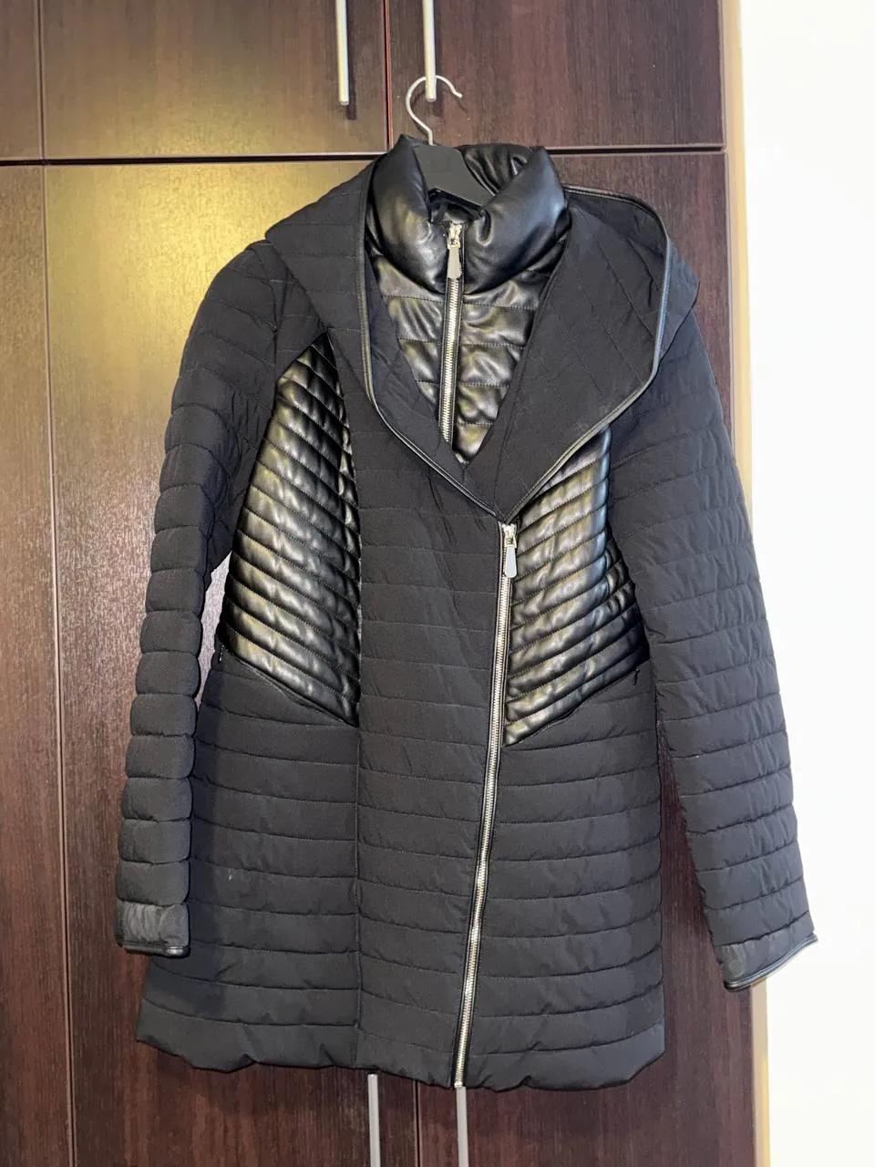 Зимняя куртка Guess с кожаными вставками
