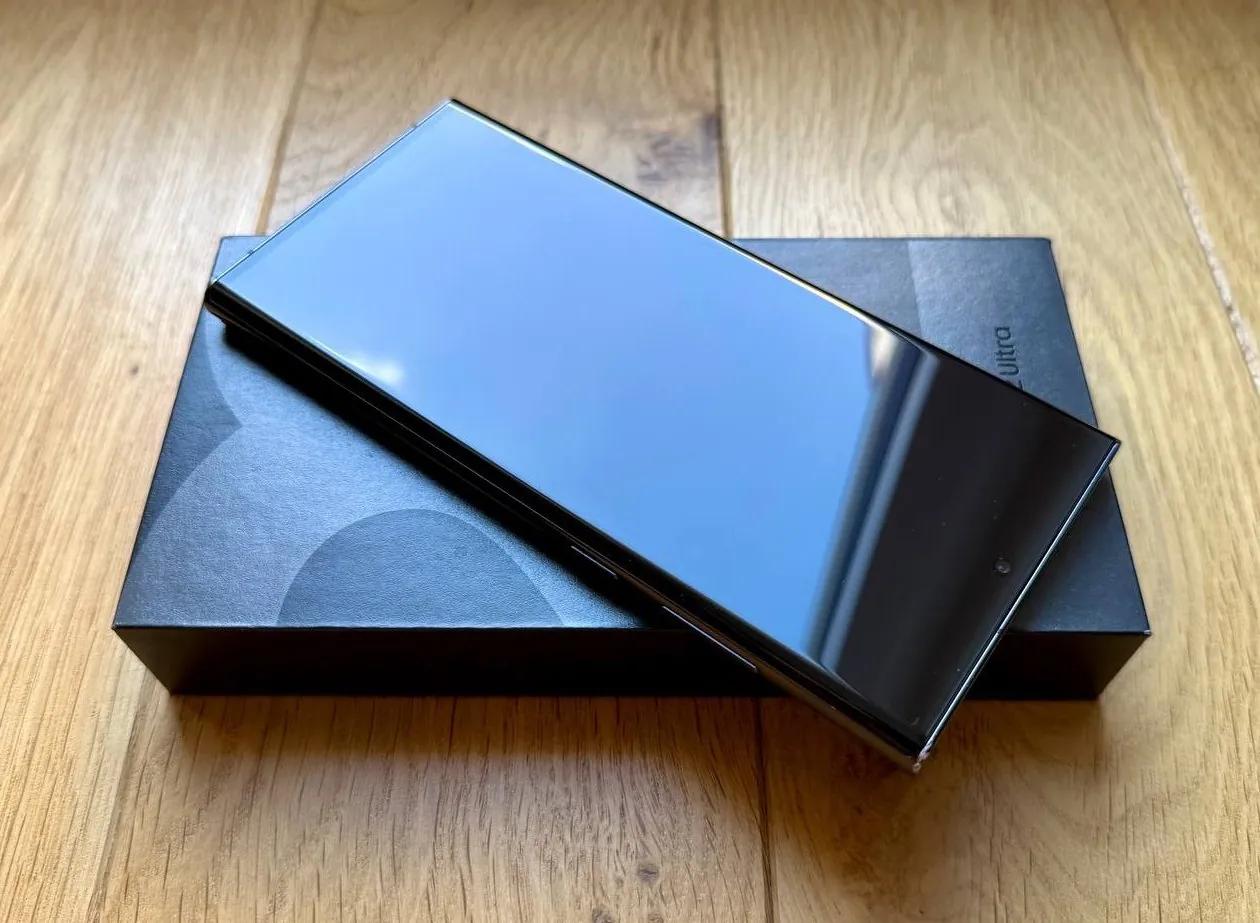 Samsung Galaxy S22 Ultra 12 ГБ 256 ГБ Black