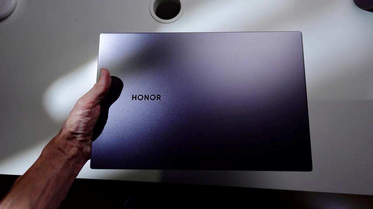 Ноутбук HONOR MagicBook X 14 i3 256 ГБ SSD Суботица