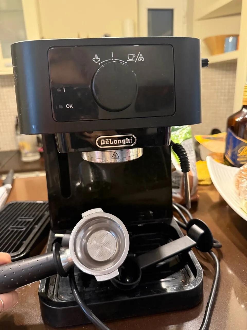 Рожковая кофемашина DeLonghi с капучинатором