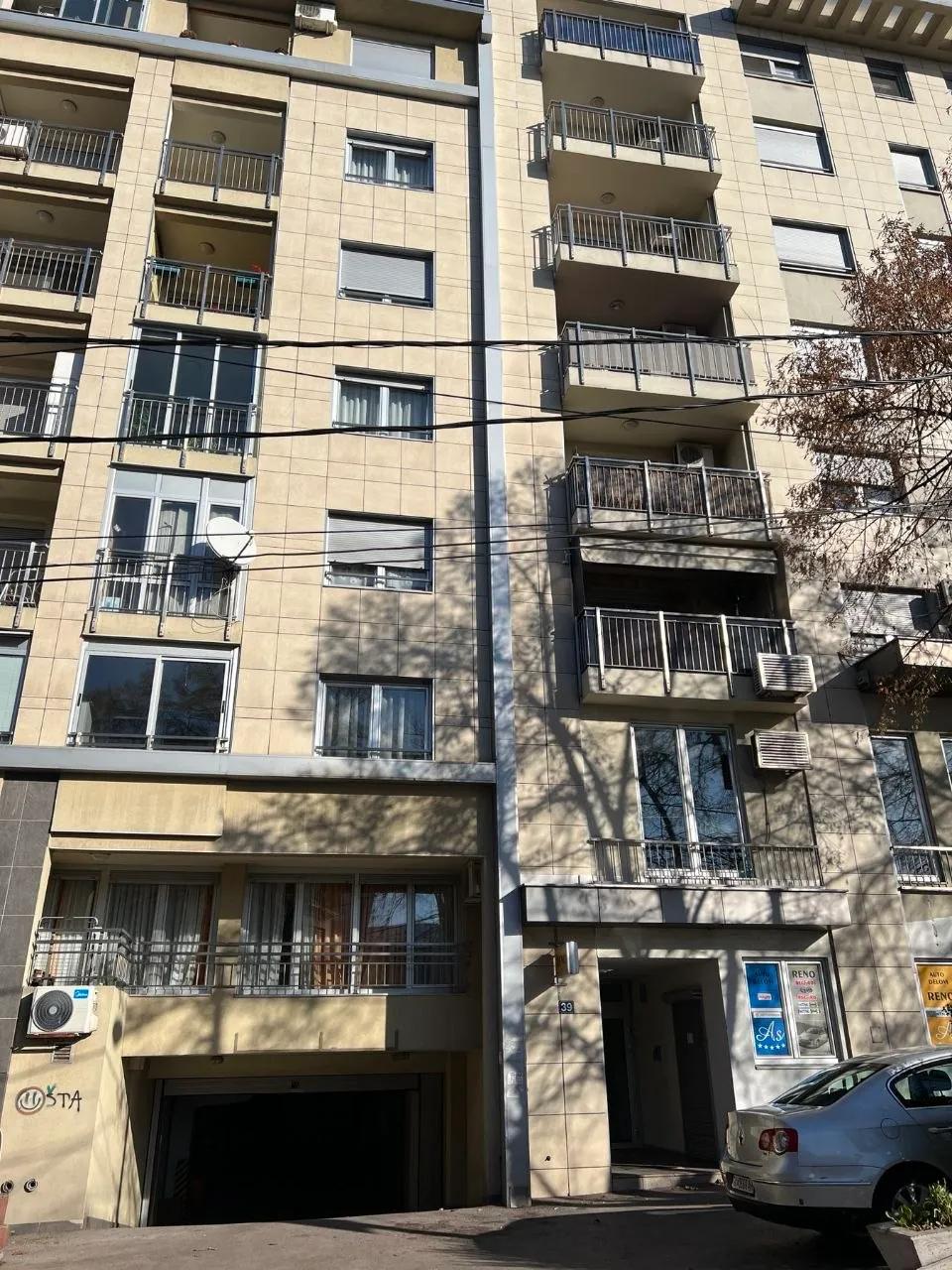 Квартира с отдельной спальней 50 м² Лион Звездара