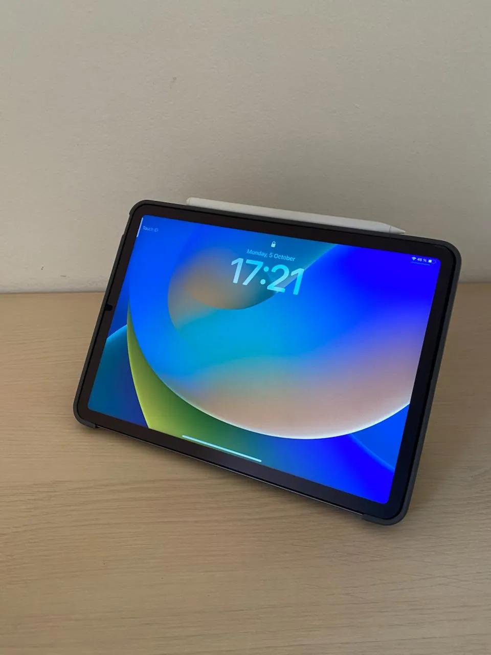 IPad Air 5 M1 256 ГБ Space Gray в Белграде
