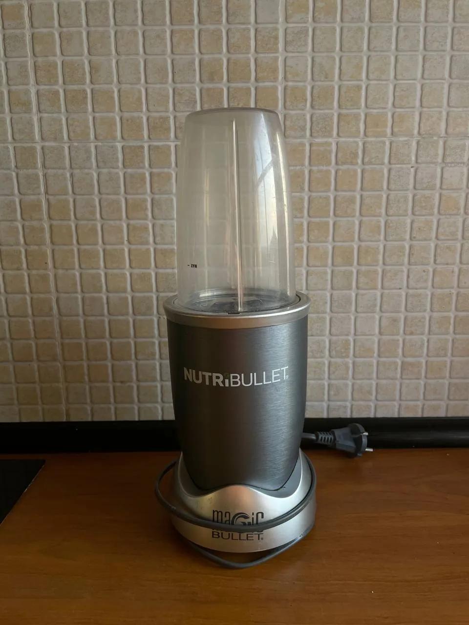 Блендер Nutribullet NB606DG в рабочем состоянии