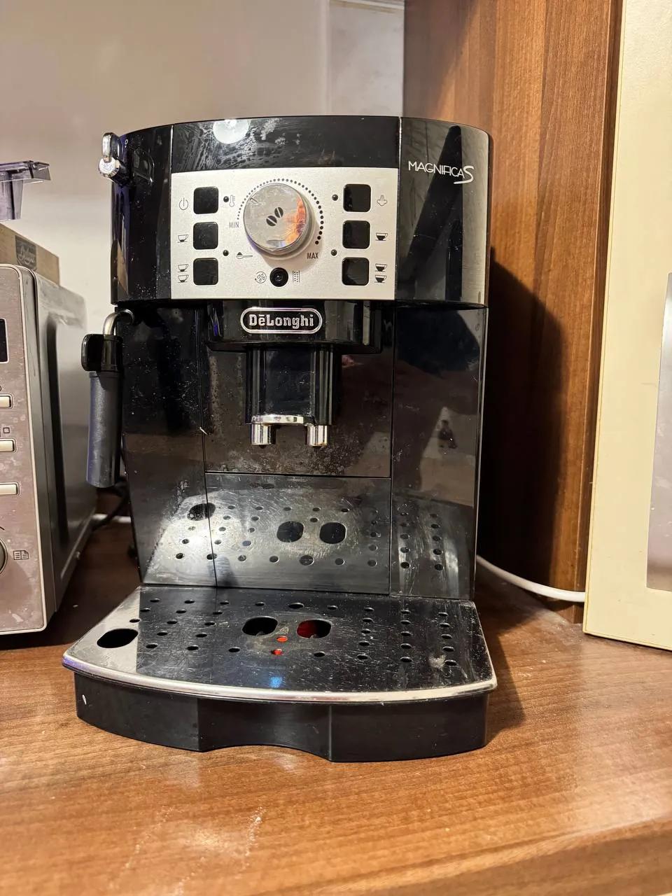 Кофемашина DeLonghi Magnifica S б/у