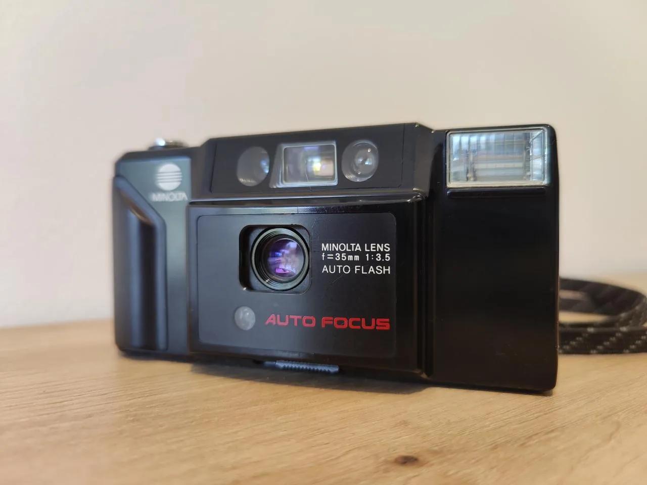 Плёночная камера Minolta AF-E с чехлом и ремешком