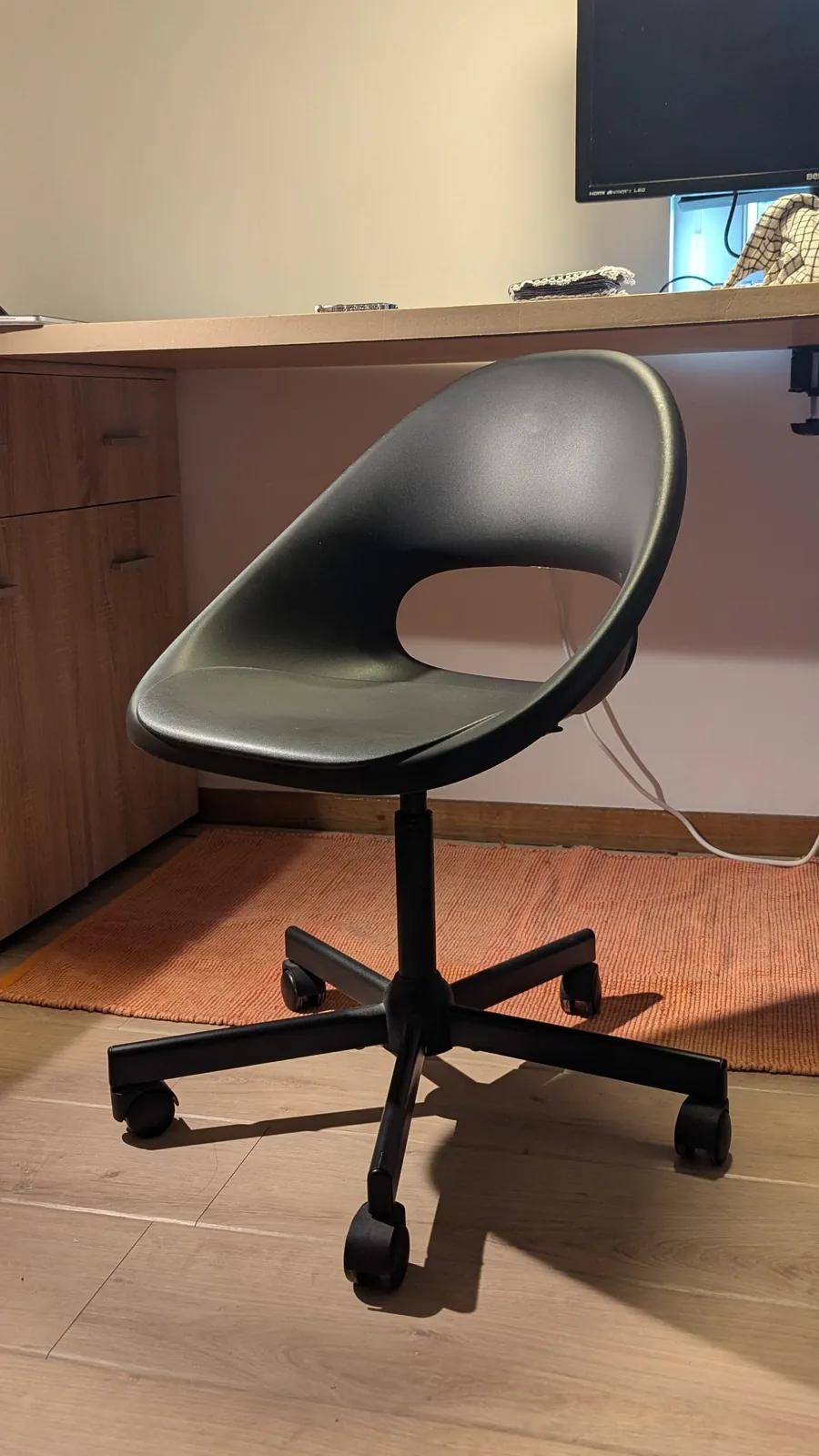 Два офисных кресла IKEA Eldberget и Flintan
