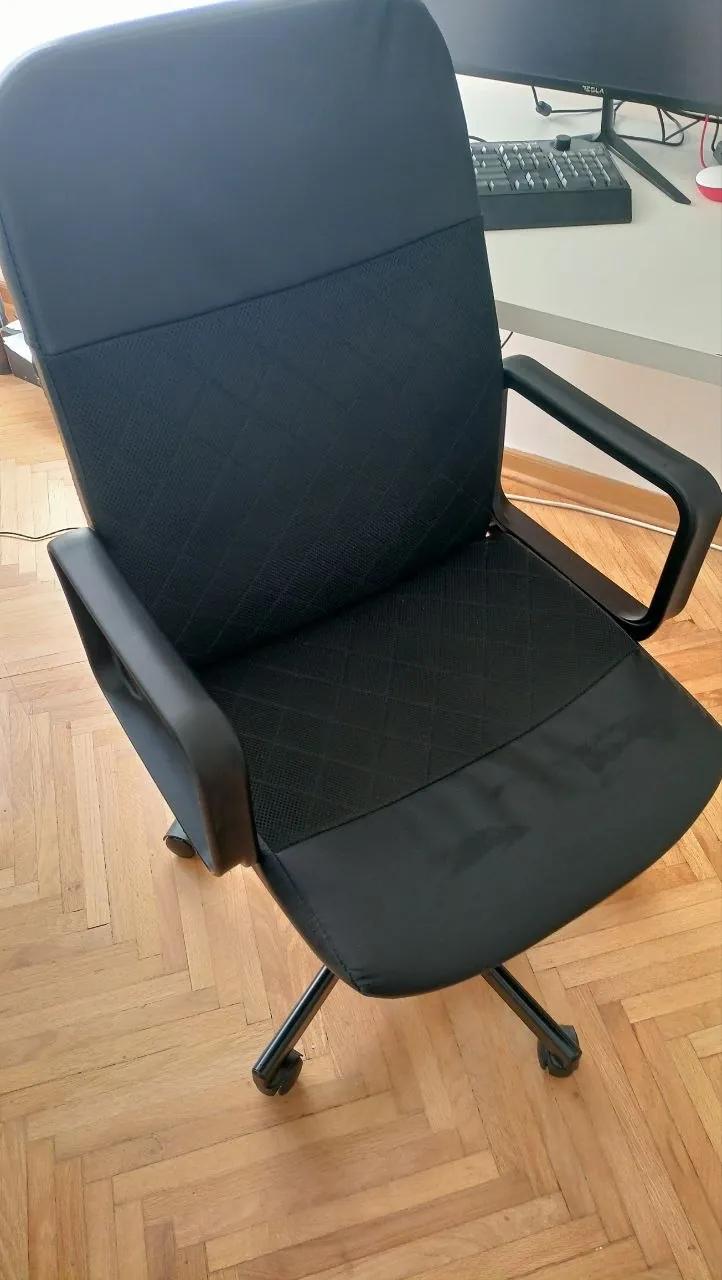 Рабочее кресло IKEA RENBERGET Земун